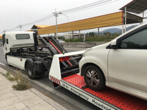 Read more about the article Differentiating Flatbed Towing With Dolly Truck Towing