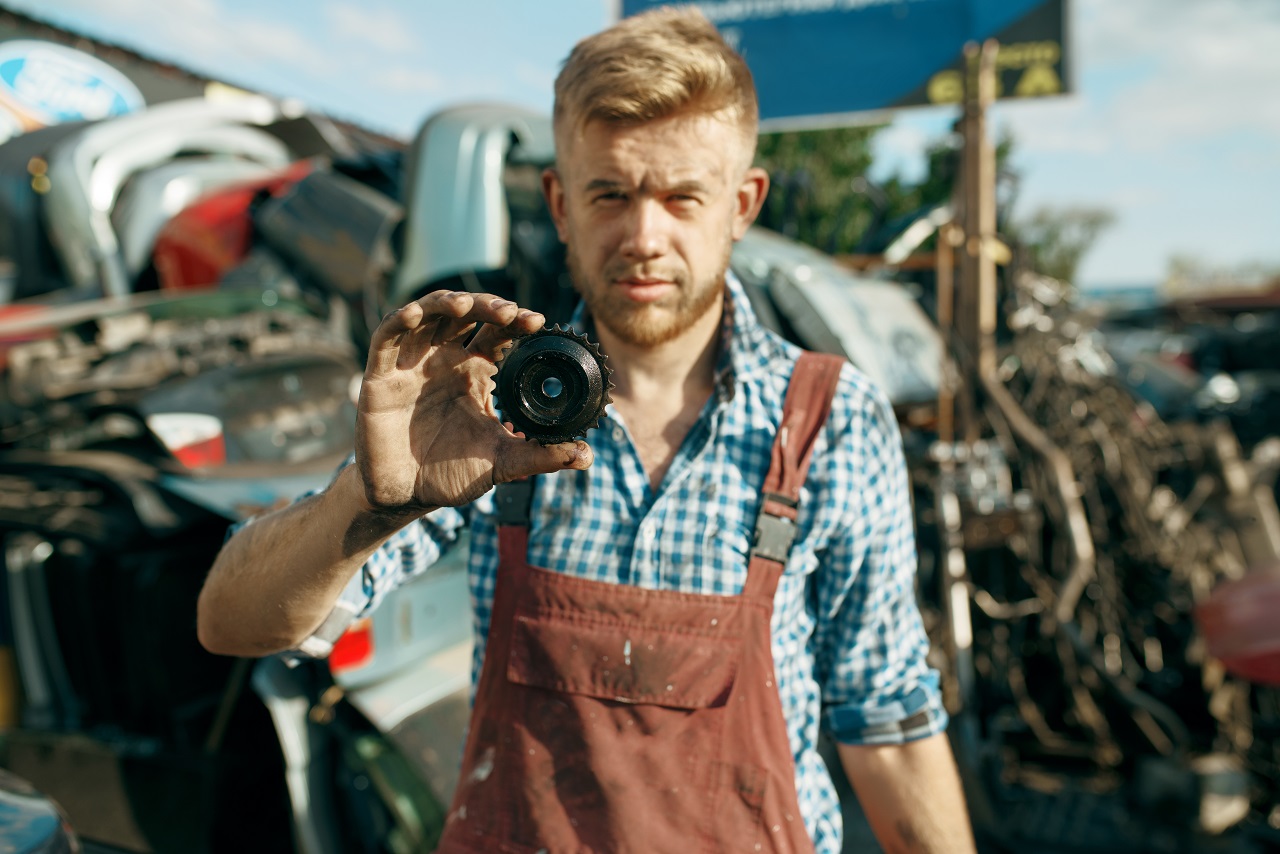 Read more about the article Things You Might Not Know About When Selling Your Car To A Wrecker